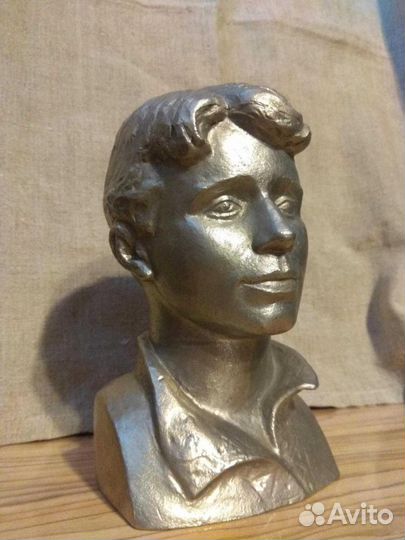 Бюст есенина