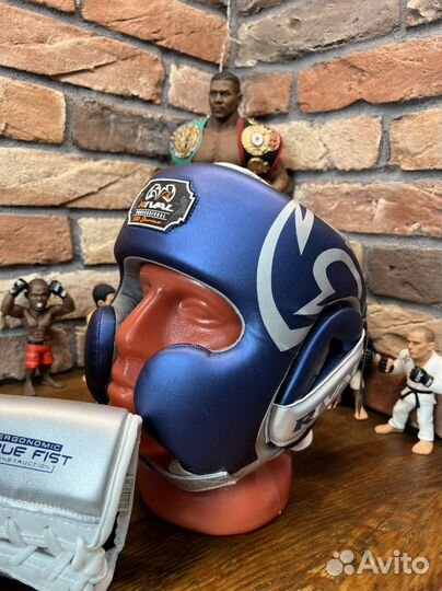 Боксерские перчатки и шлем Rival RS-100