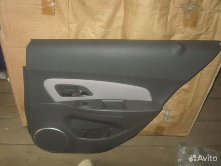 Обшивка двери задней правой Chevrolet Cruze хэтч