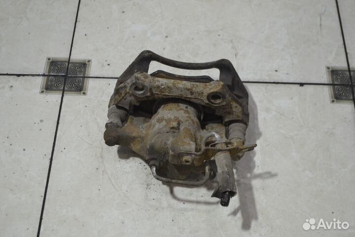 Тормозной суппорт передний правый Volkswagen Passa