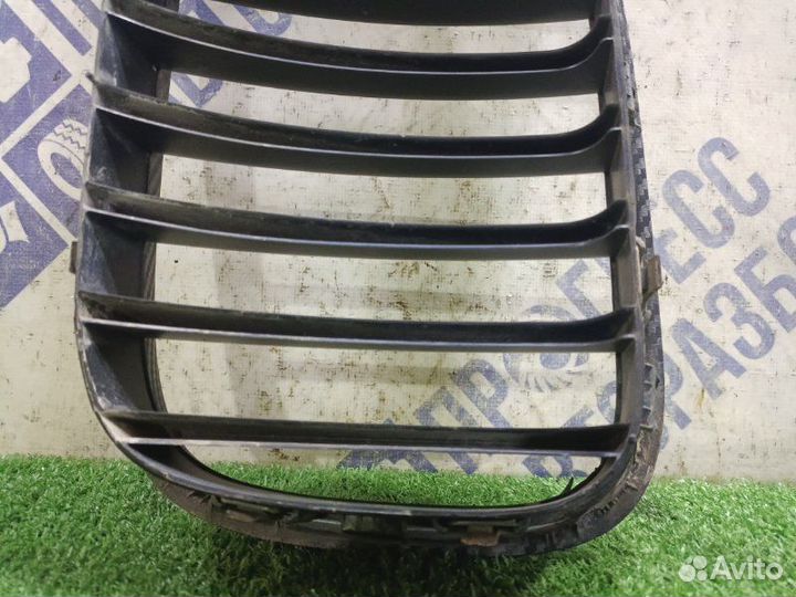 Решетка радиатора правая Bmw X5 кроссовер 3.0 M54