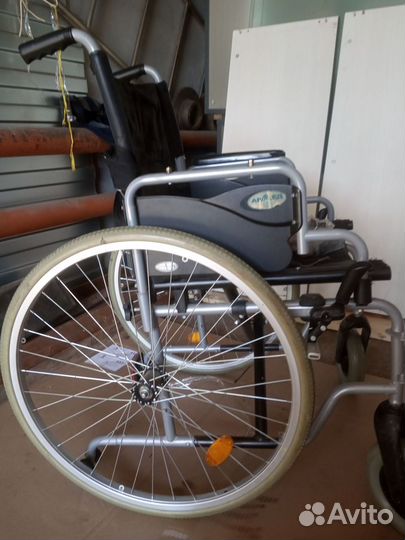 Инвалидное кресло-коляска с ручным приводом