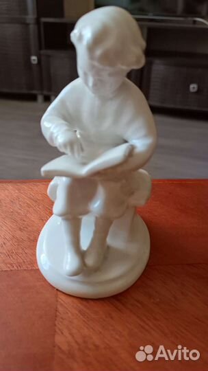 Статуэтка фарфор