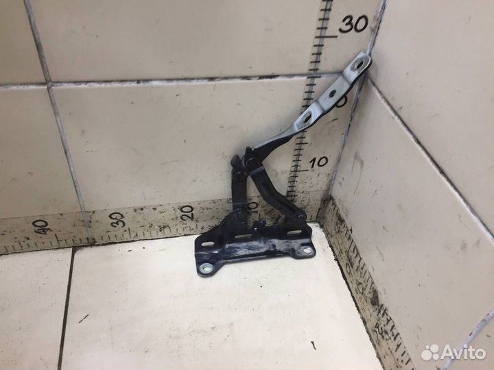 Петля капота левая Lexus NX