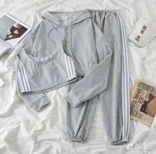 Спортивный костюм женский