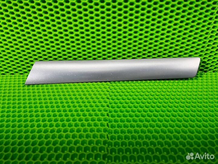 Накладка двери передняя правая Volkswagen Touareg