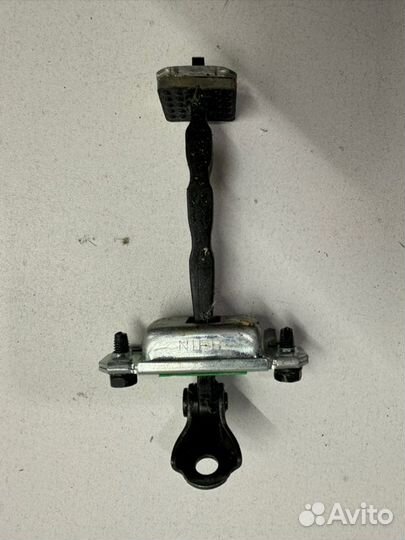 Ограничитель двери передний правый Kia Rio 3