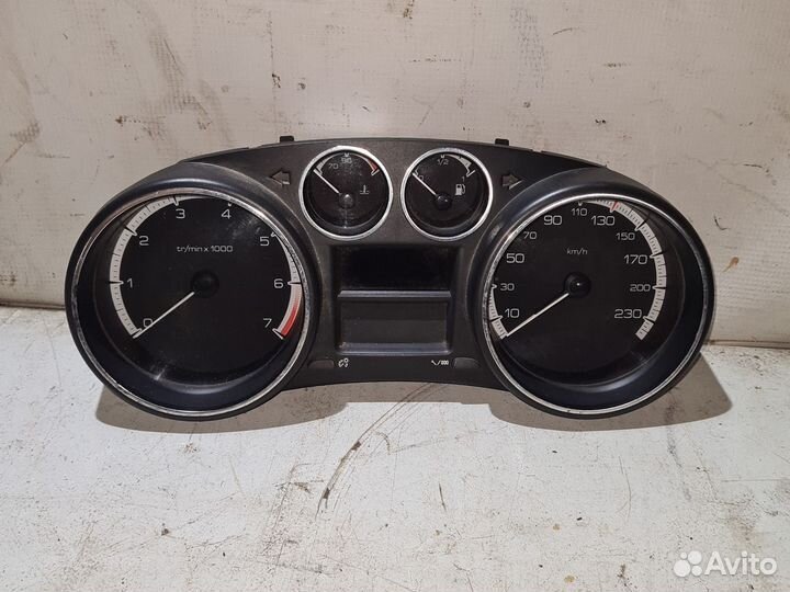Панель приборов Peugeot 308
