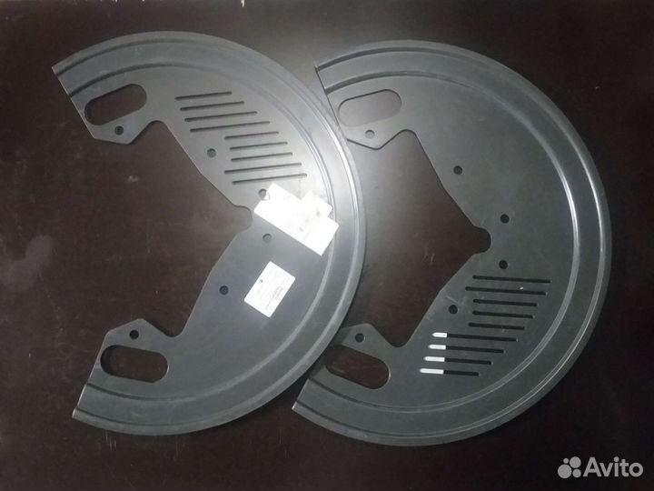 Пыльник тормозного диска Mersedes a