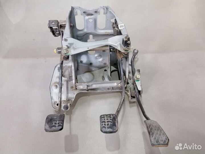 Педальный узел Mazda 323 E5 1.5 1985