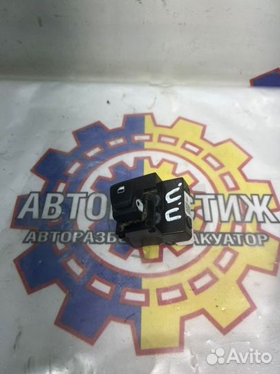 Кнопка стеклоподьемника передняя правая Hyundai