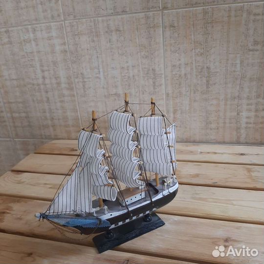 Корабль сувенирный
