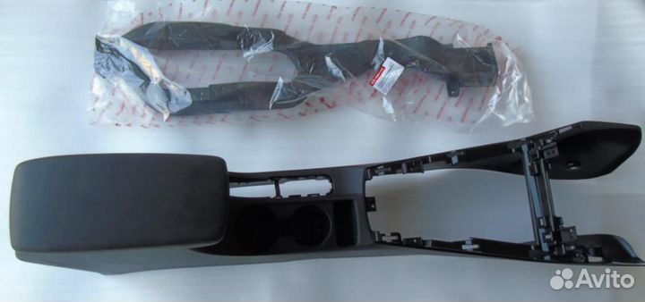 Штатный подлокотник Kia Rio Kia X-Line 2017-2023