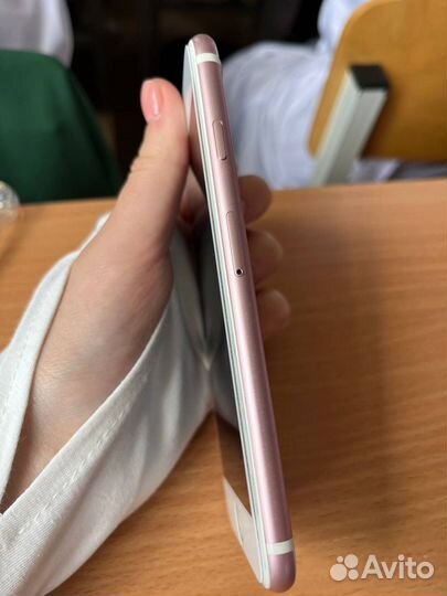 Телефон iPhone 7