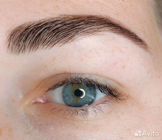 Наращивание ресничек, оформление бровей