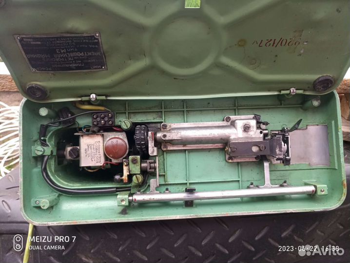 Швейная машина 