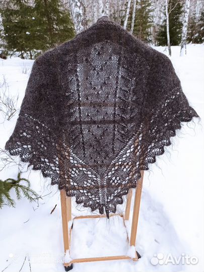Пуховый полушалок ажурный серый