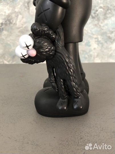 Фигурка kaws черная