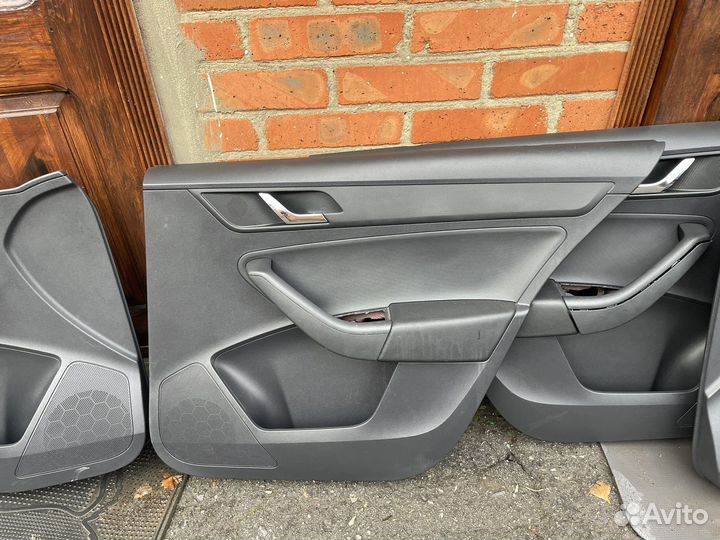 Комплект обшивок дверей Skoda Rapid