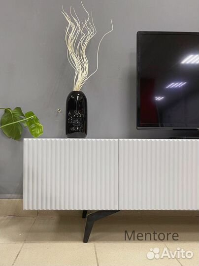 Тумба тв Bravo на опорах (200х40х30 см)