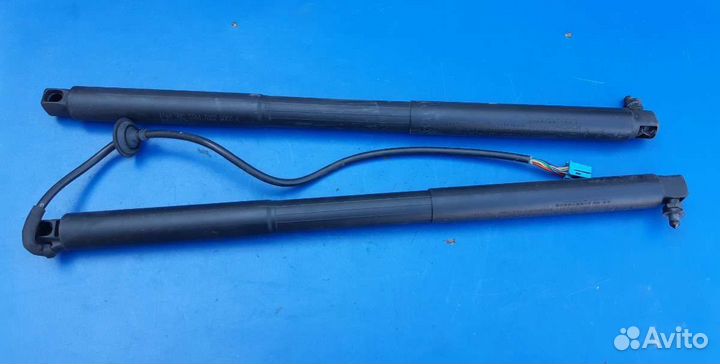 Амортизатор багажника Mercedes GLS X166 2015г. A16