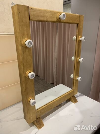 Зеркало с подсветкой (косметическое)