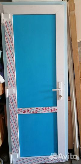 Дверь новая