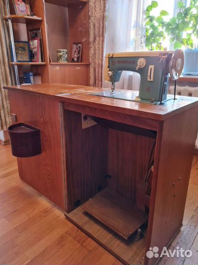 Швейная машина Чайка 2