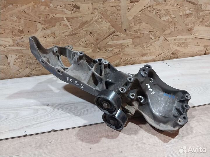 Кронштейн генератора Renault Symbol 2 1.4 K4J