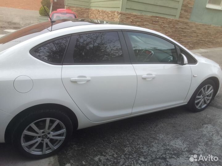 Opel Astra 1.6 AT, 2013, 18 500 км
