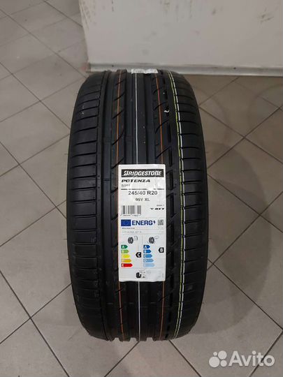 Bridgestone Potenza S001 245/40 R20 и 275/35 R20