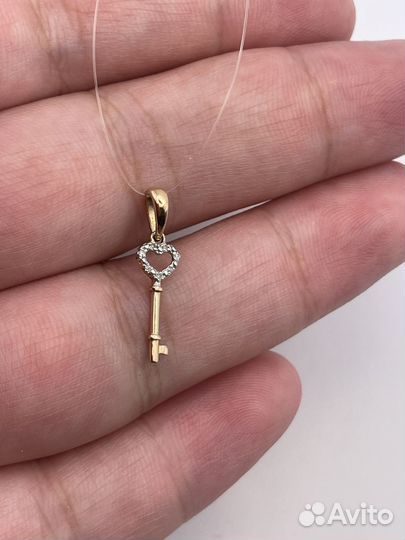 Золотая подвеска ключ