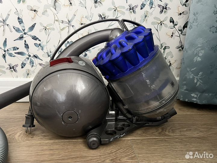 Пылесос Dyson Ball DC 37