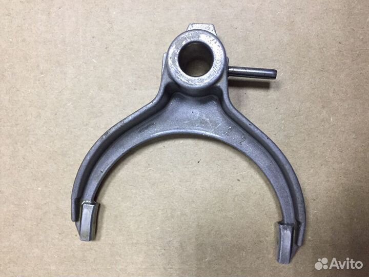 вилка пятой передачи. вилка 5 передачи шевроле авео 1. вилка 5 передачи сенс. вилка кпп 5 ступка 3160 заднего хода. вилка переключения 5 передачи ваз 2108.