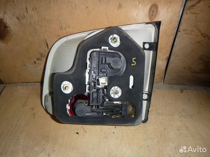 Фонарь задний внутренний левый Volkswagen touareg