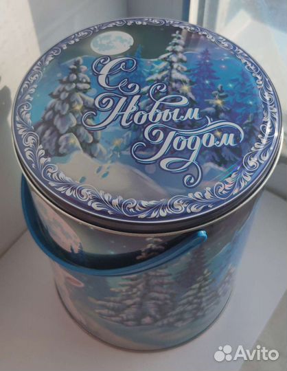 Подарочная жестяная новогодняя коробка подарок