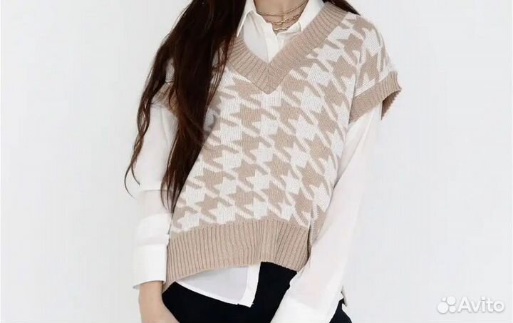 Жилетка женская вязаная