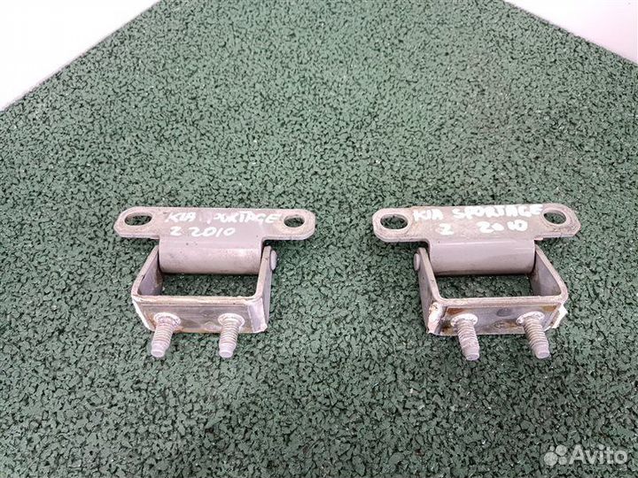 Петля двери багажника Kia Sportage 2010