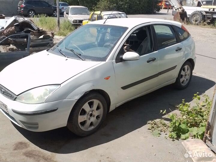 В разборе Ford focus 1 хэчбек 2002г