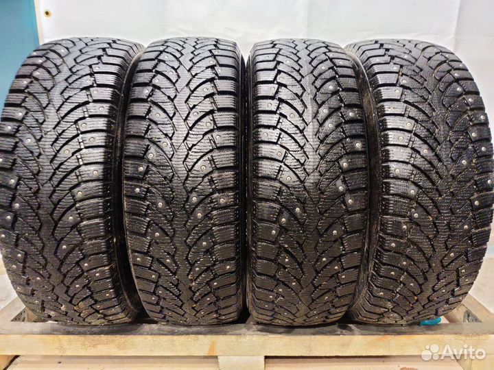 Pirelli Formula Ice 215/65 R16 98T