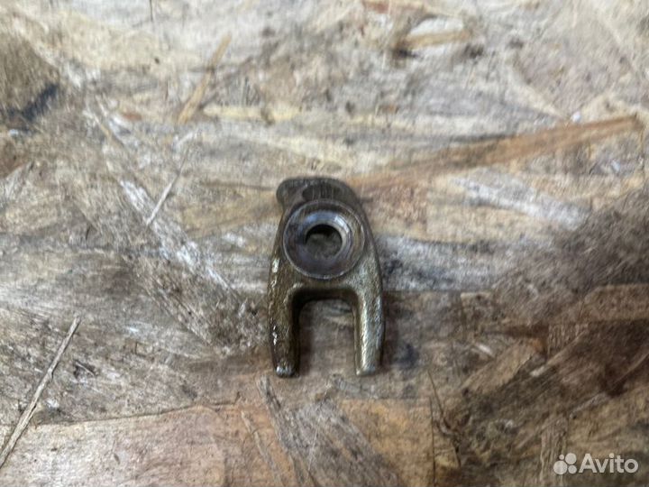 Кронштейн форсунки Renault Duster