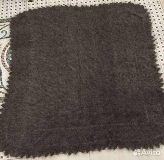 Два пуховых платка и косынка