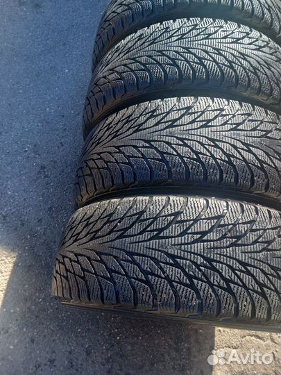 Nokian Tyres Hakkapeliitta R2 215/60 R16 99R