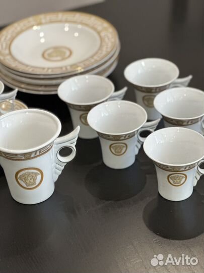 Сервиз столовый и чайный Versace