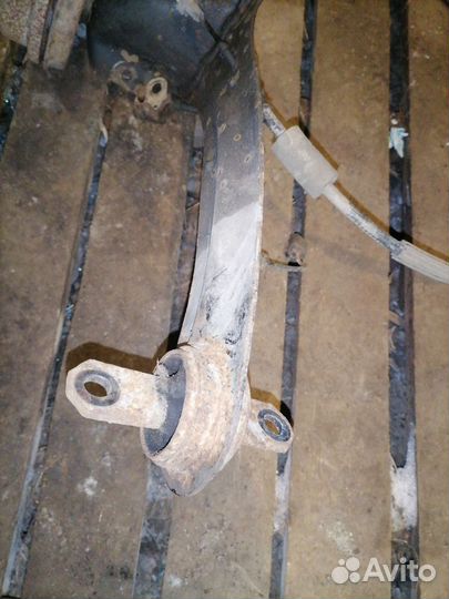 Кулак задний левый Ford Focus