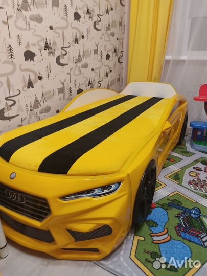 Детская кровать машина