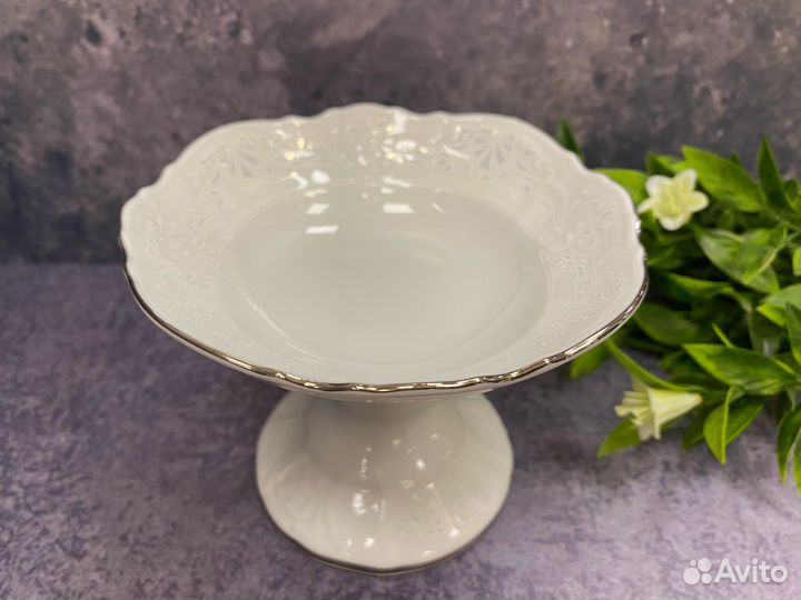 Салатник на ножке 