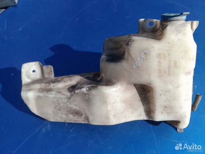 Бачок омывателя Audi 80 B3 1990