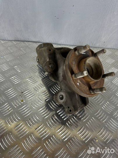 Кулак передний левый Ford Focus 3