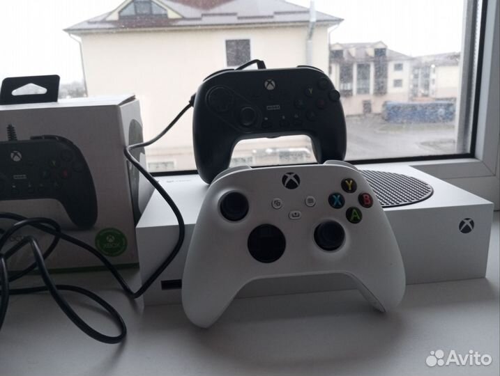 Xbox series s + 2 геймпада